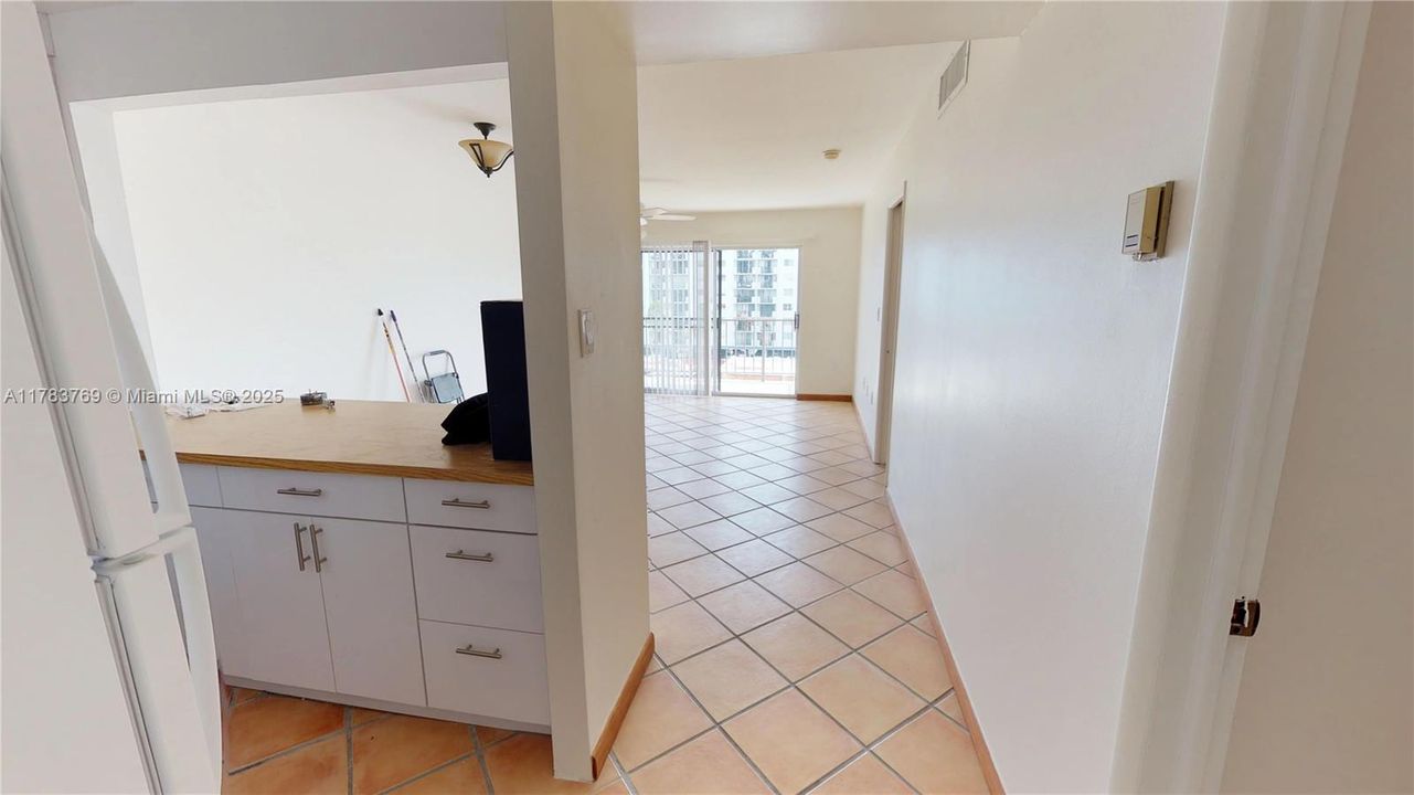 For Sale: $176,000 (1 beds, 1 baths, 750 Square Feet)