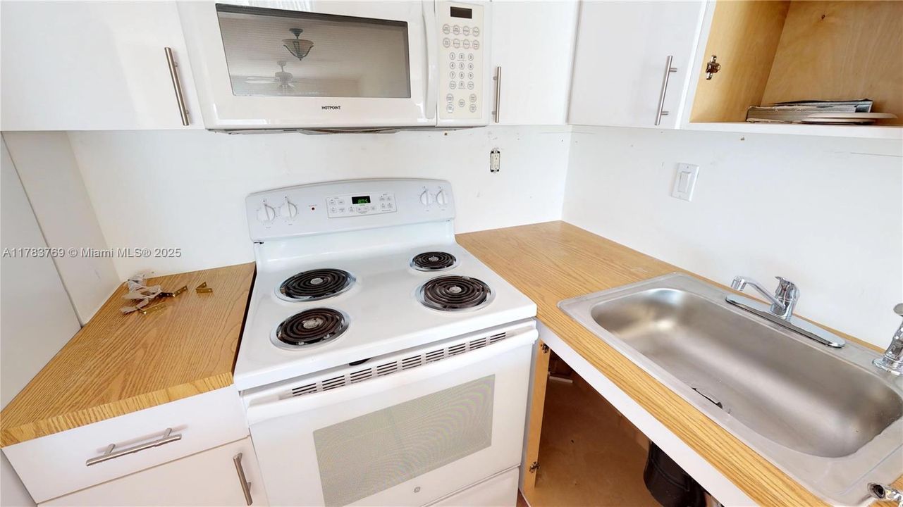 For Sale: $176,000 (1 beds, 1 baths, 750 Square Feet)