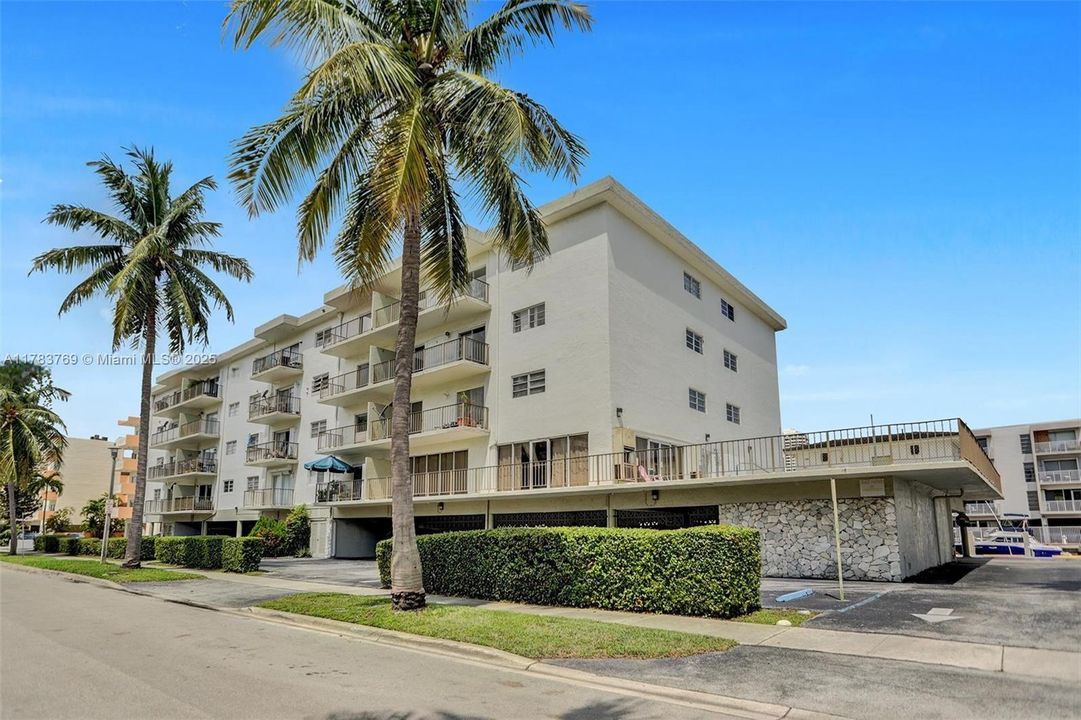 For Sale: $176,000 (1 beds, 1 baths, 750 Square Feet)