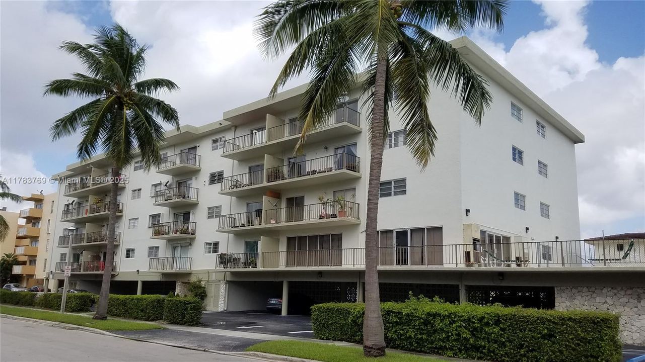 For Sale: $176,000 (1 beds, 1 baths, 750 Square Feet)