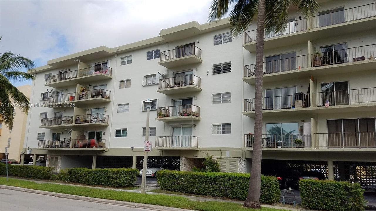 For Sale: $176,000 (1 beds, 1 baths, 750 Square Feet)