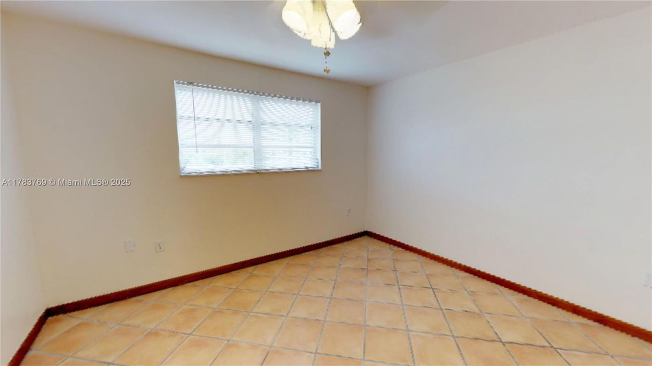 For Sale: $176,000 (1 beds, 1 baths, 750 Square Feet)