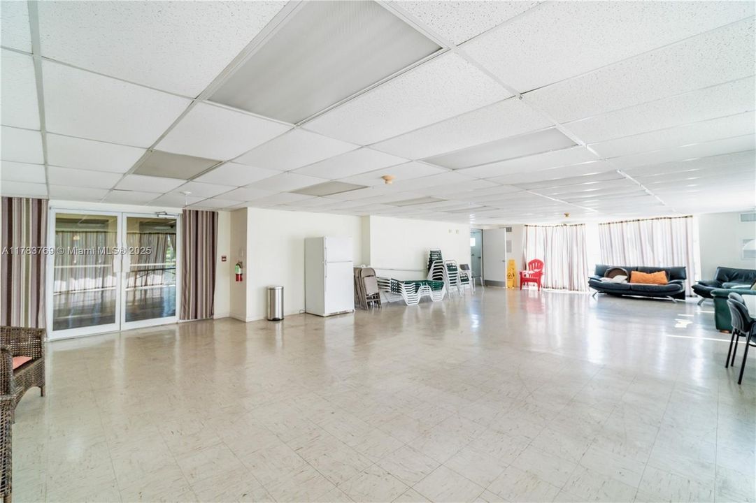 For Sale: $176,000 (1 beds, 1 baths, 750 Square Feet)