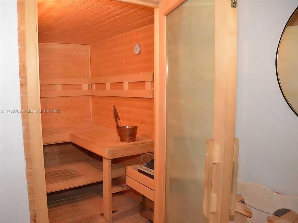 For Sale: $176,000 (1 beds, 1 baths, 750 Square Feet)