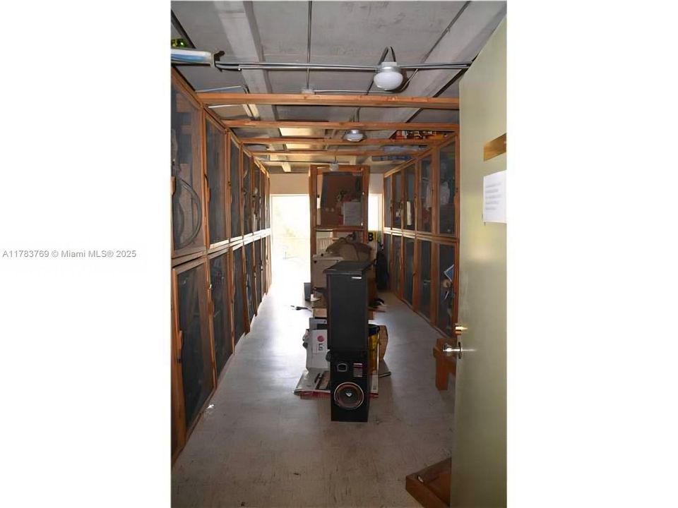 For Sale: $176,000 (1 beds, 1 baths, 750 Square Feet)