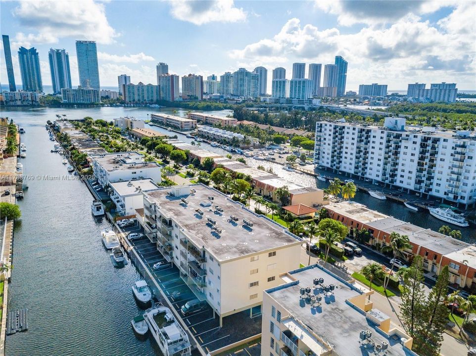 For Sale: $176,000 (1 beds, 1 baths, 750 Square Feet)