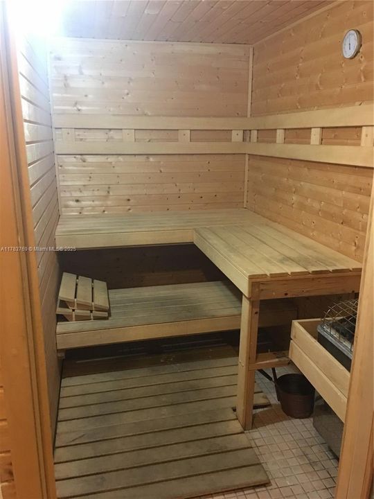 For Sale: $176,000 (1 beds, 1 baths, 750 Square Feet)