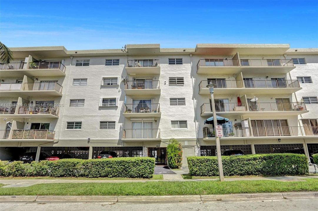 For Sale: $176,000 (1 beds, 1 baths, 750 Square Feet)