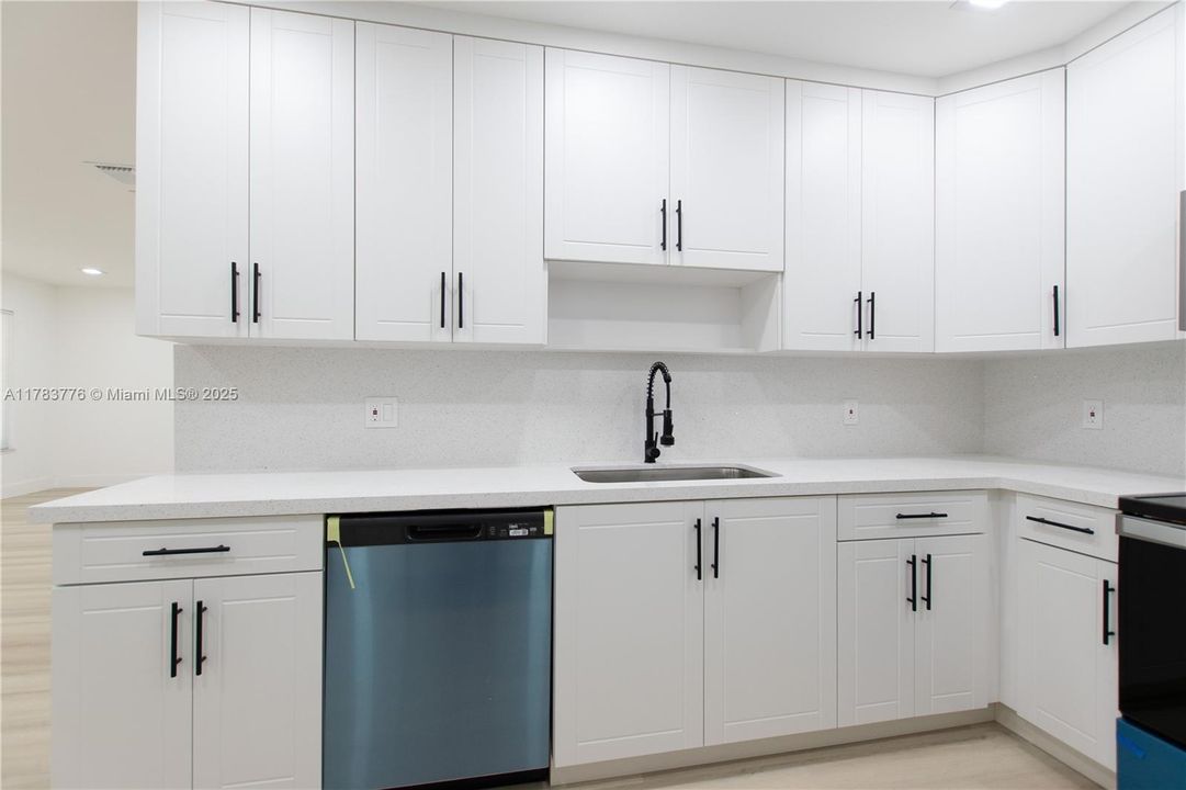 Recently Sold: $500,000 (3 beds, 2 baths, 1118 Square Feet)