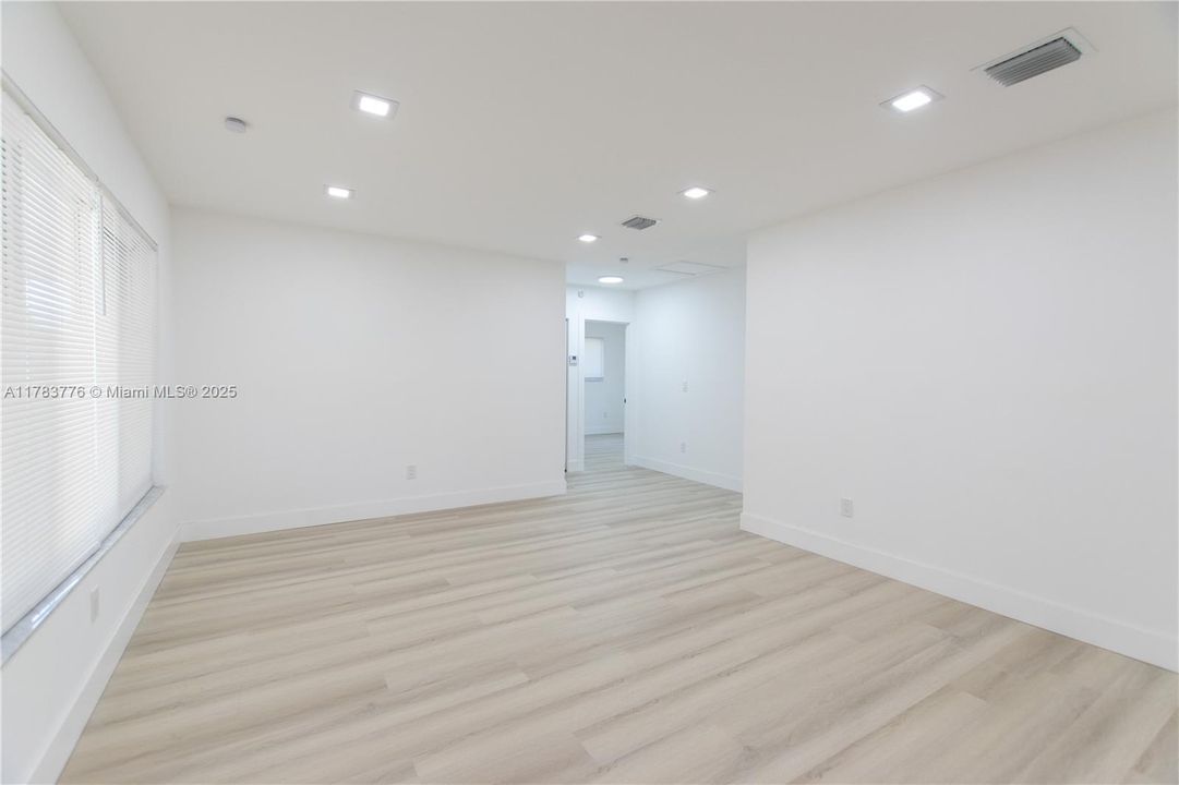 Recently Sold: $500,000 (3 beds, 2 baths, 1118 Square Feet)