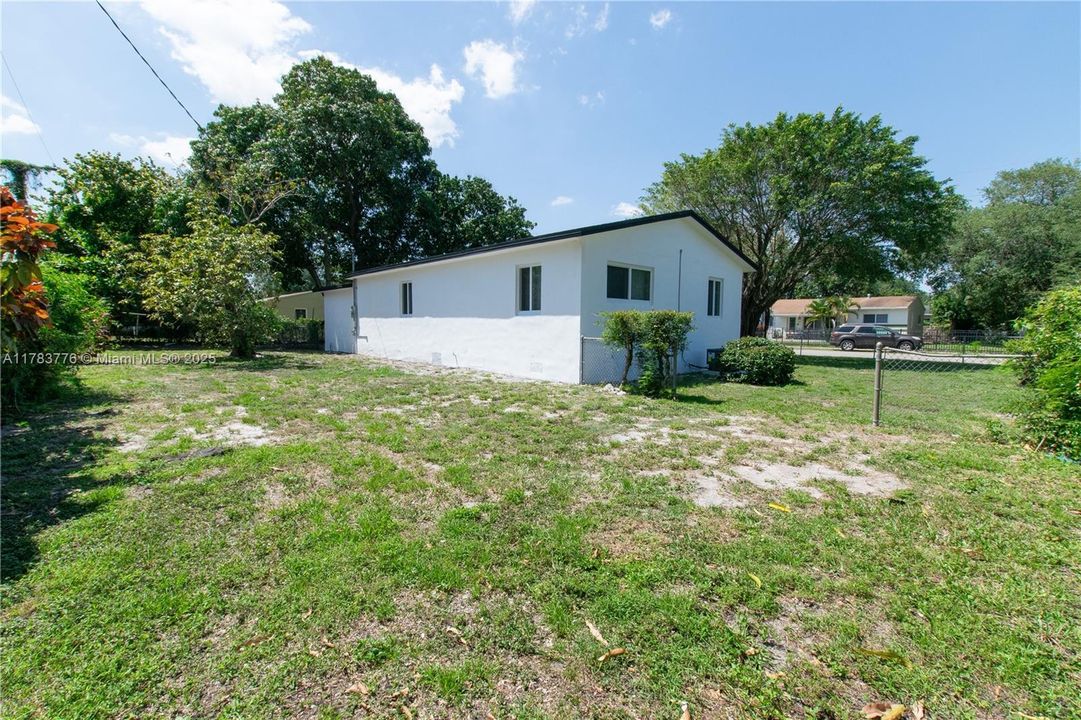 Recently Sold: $500,000 (3 beds, 2 baths, 1118 Square Feet)