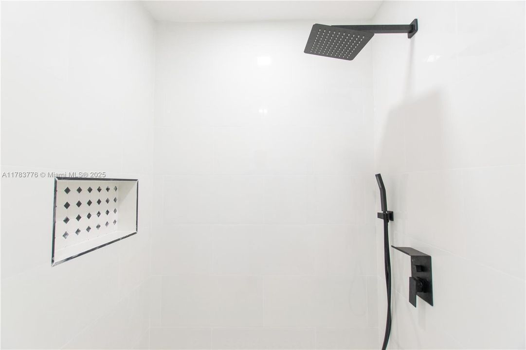 Recently Sold: $500,000 (3 beds, 2 baths, 1118 Square Feet)