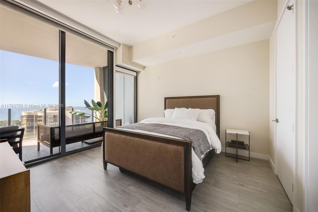 最近售出: $2,250,000 (2 贝兹, 2 浴室, 1046 平方英尺)