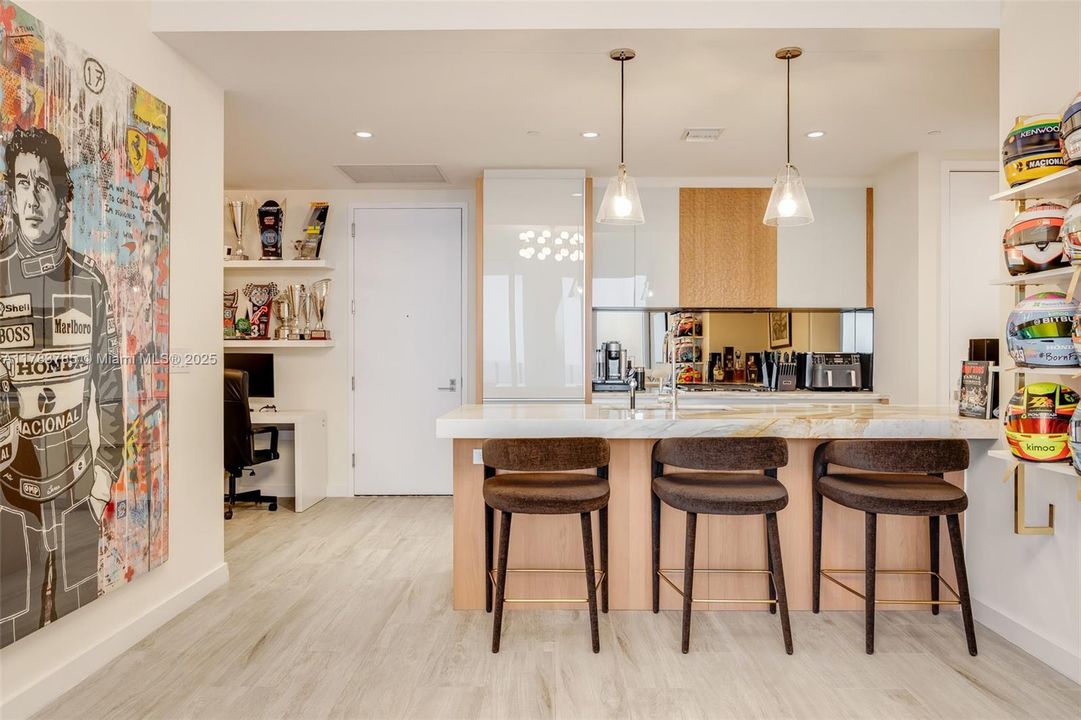 最近售出: $2,250,000 (2 贝兹, 2 浴室, 1046 平方英尺)