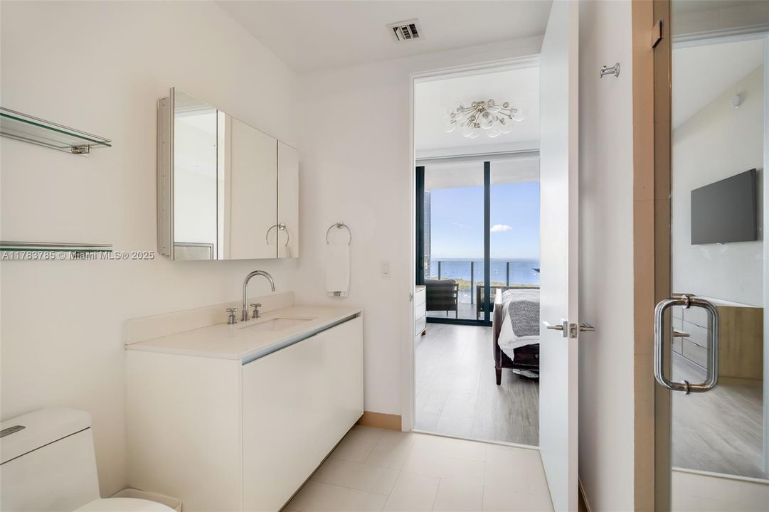 最近售出: $2,250,000 (2 贝兹, 2 浴室, 1046 平方英尺)