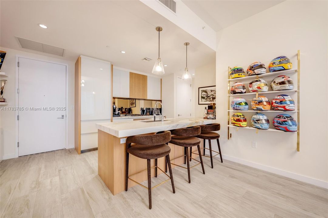 最近售出: $2,250,000 (2 贝兹, 2 浴室, 1046 平方英尺)