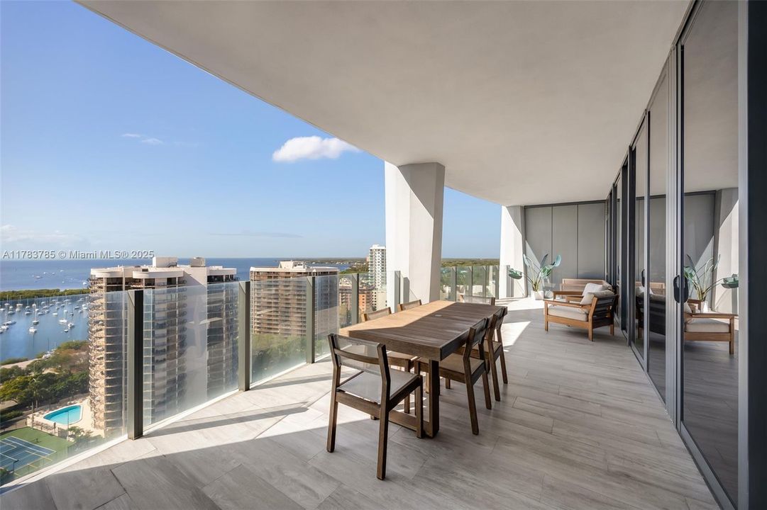 最近售出: $2,250,000 (2 贝兹, 2 浴室, 1046 平方英尺)