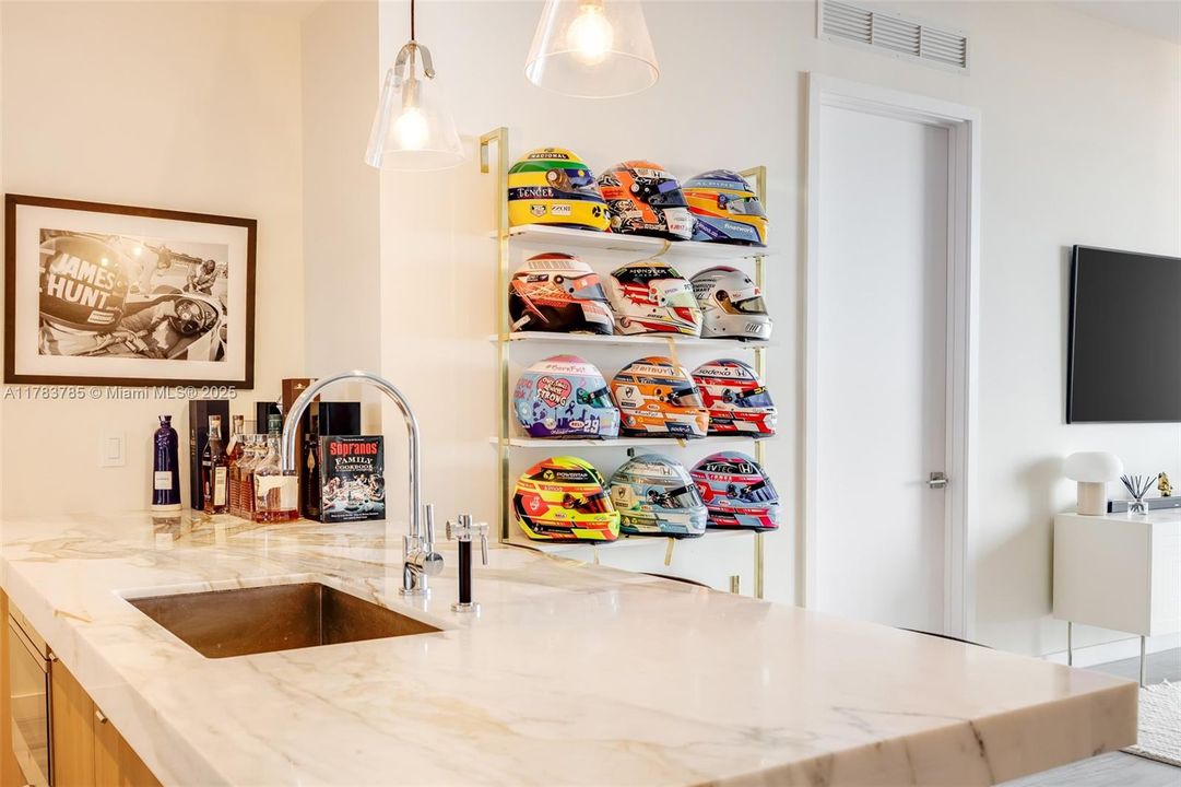 最近售出: $2,250,000 (2 贝兹, 2 浴室, 1046 平方英尺)