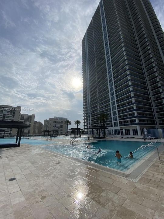 En Venta: $730,000 (1 camas, 1 baños, 844 Pies cuadrados)