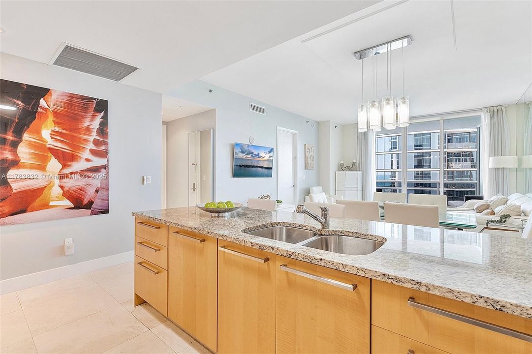 Недавно арендовано: $8,500 (3 спален, 3 ванн, 1974 Квадратных фут)