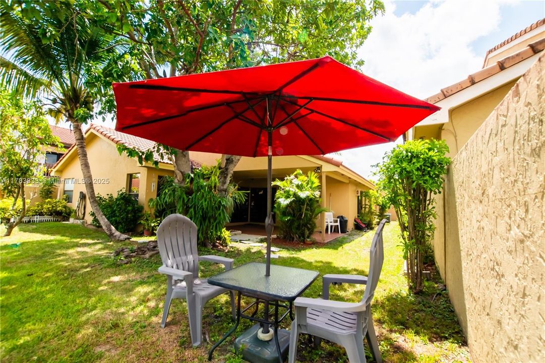 Recently Sold: $565,000 (3 beds, 2 baths, 1861 Square Feet)