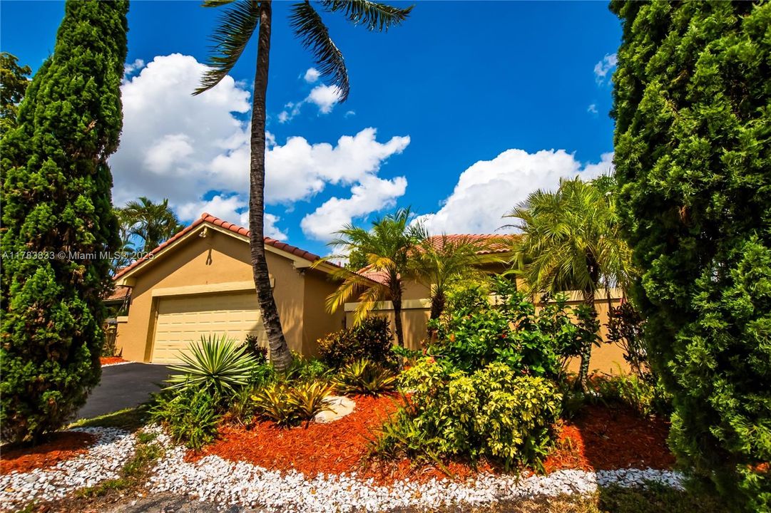 Recently Sold: $565,000 (3 beds, 2 baths, 1861 Square Feet)