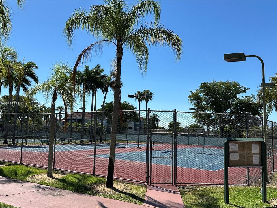 Recently Sold: $565,000 (3 beds, 2 baths, 1861 Square Feet)