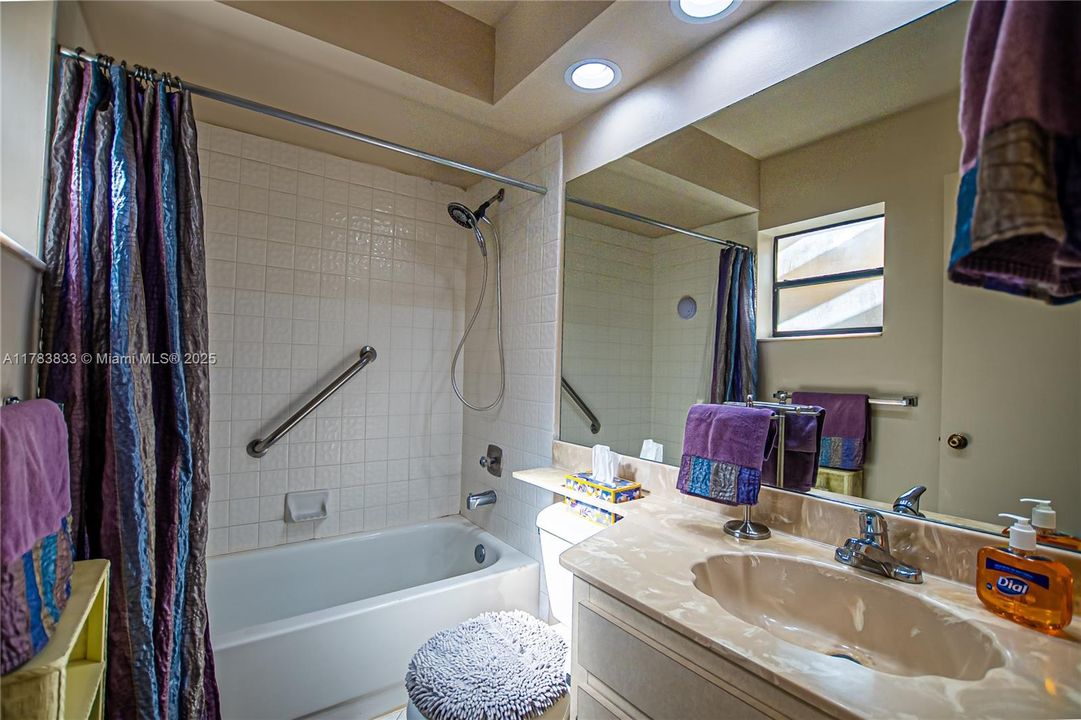 Recently Sold: $565,000 (3 beds, 2 baths, 1861 Square Feet)