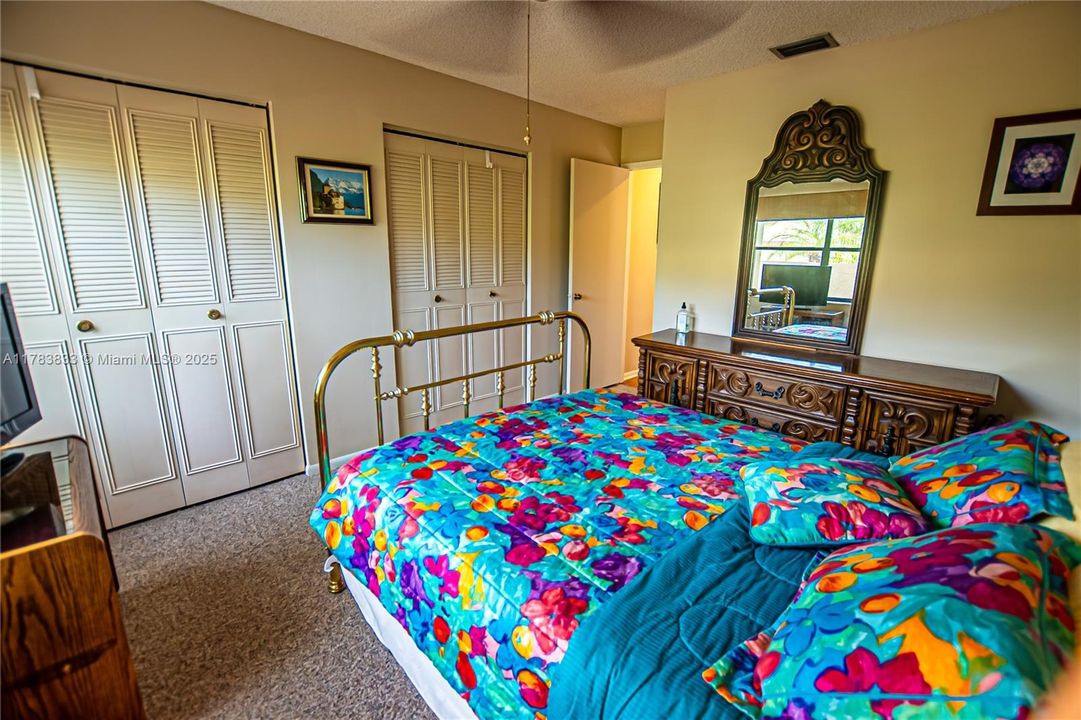 Recently Sold: $565,000 (3 beds, 2 baths, 1861 Square Feet)