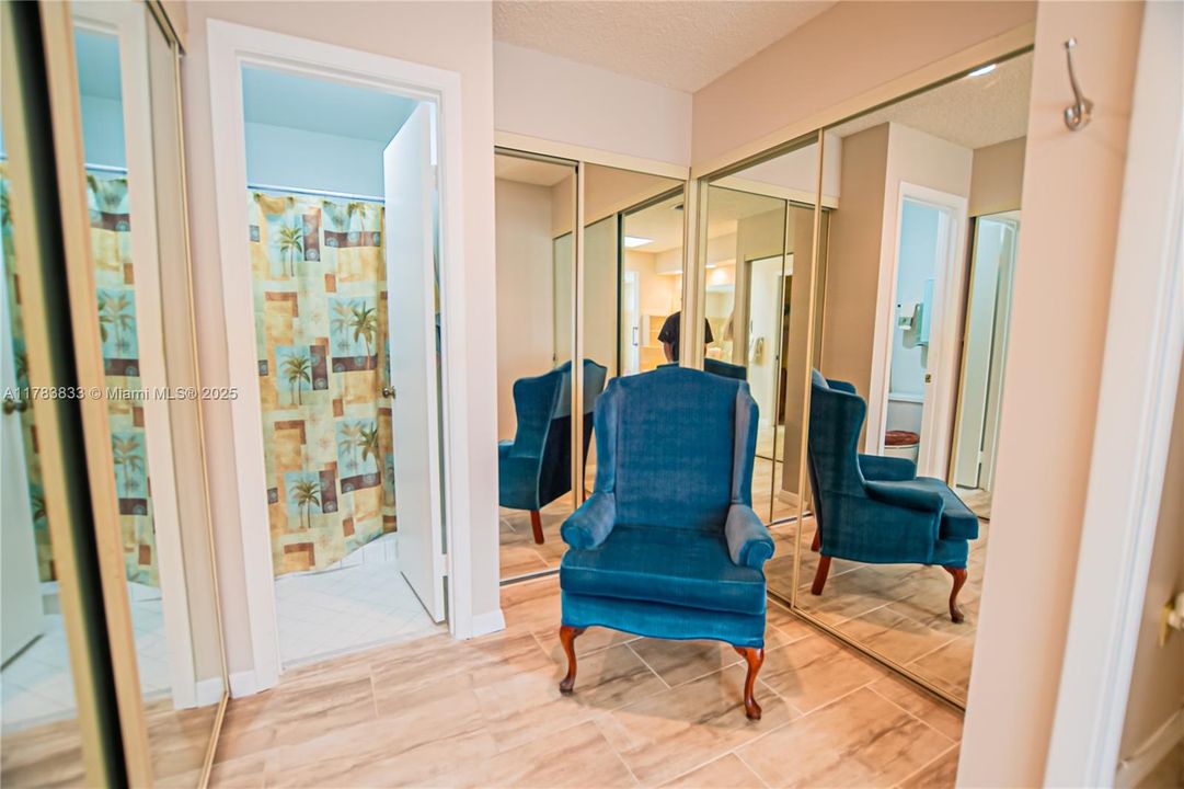 Recently Sold: $565,000 (3 beds, 2 baths, 1861 Square Feet)