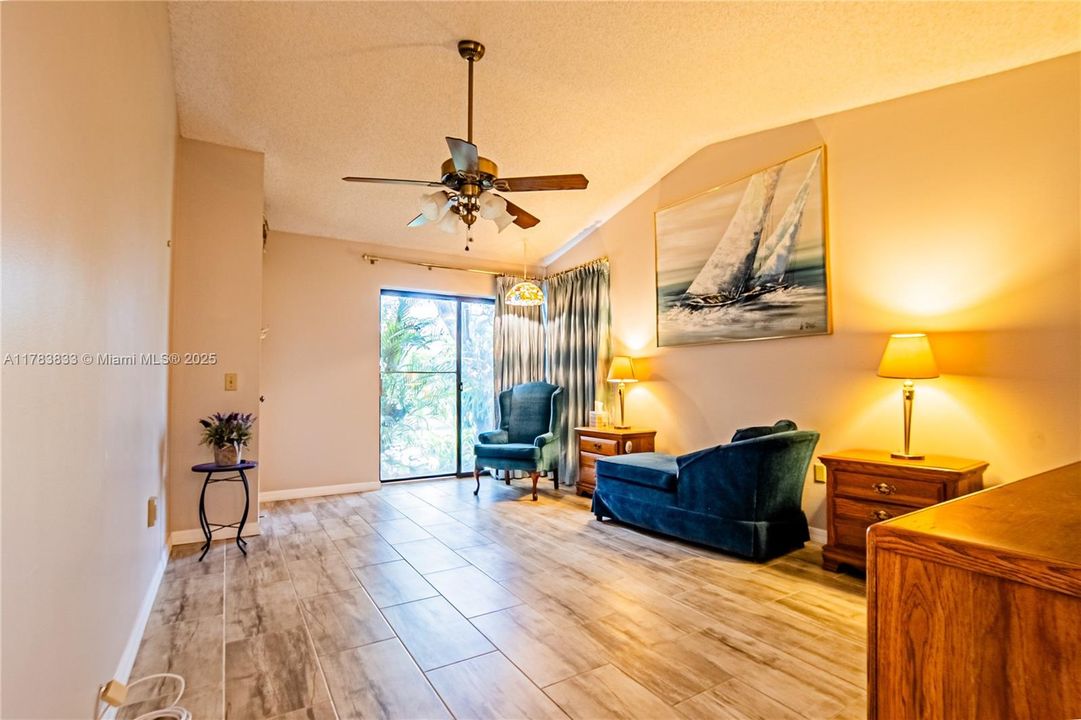 Recently Sold: $565,000 (3 beds, 2 baths, 1861 Square Feet)