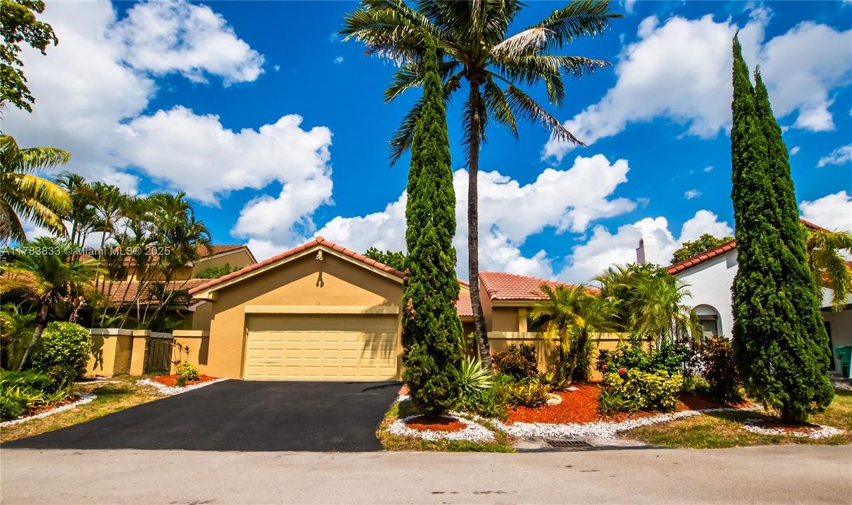 Recently Sold: $565,000 (3 beds, 2 baths, 1861 Square Feet)