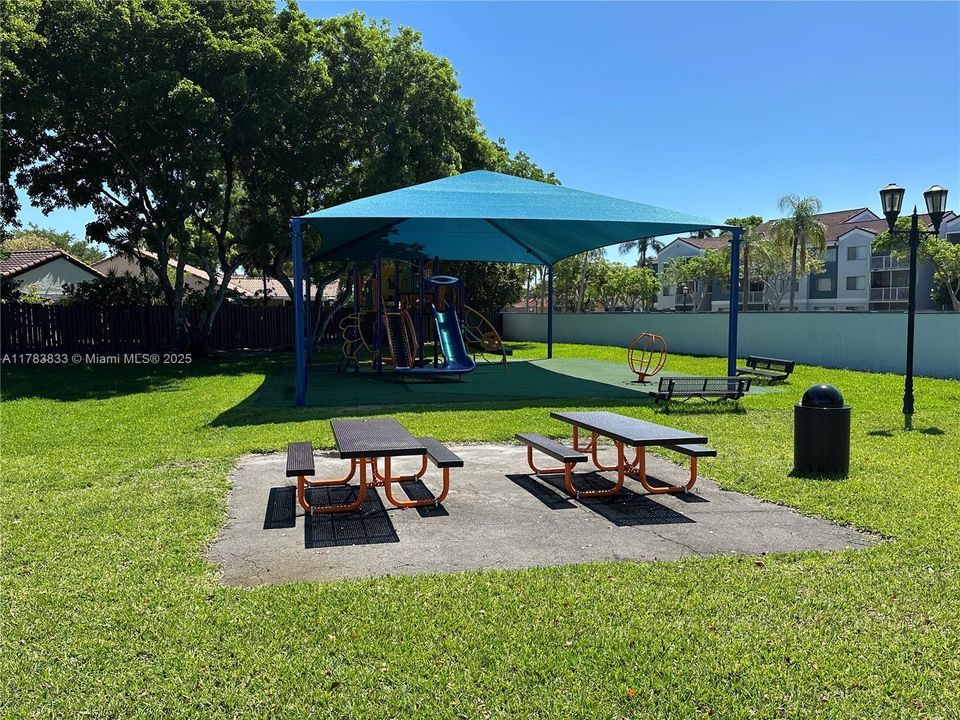 Recently Sold: $565,000 (3 beds, 2 baths, 1861 Square Feet)