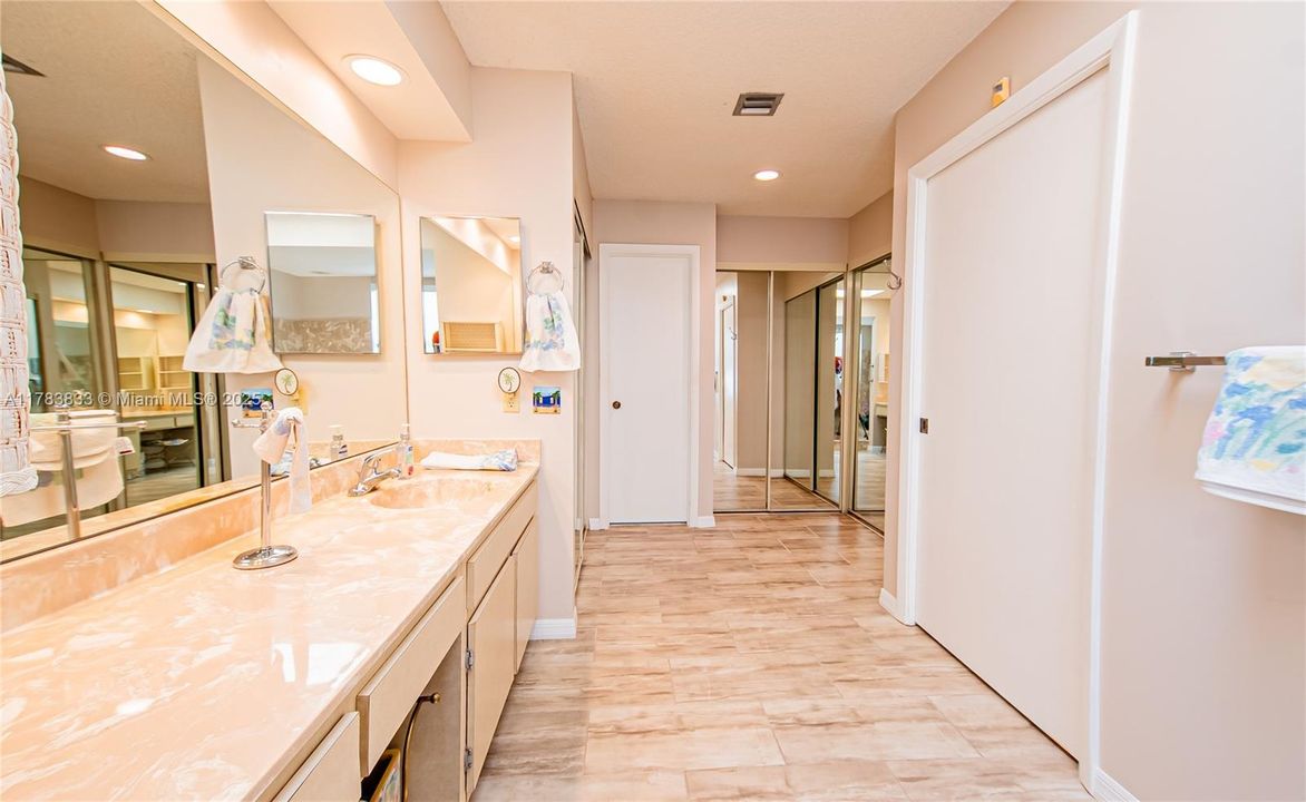 Recently Sold: $565,000 (3 beds, 2 baths, 1861 Square Feet)