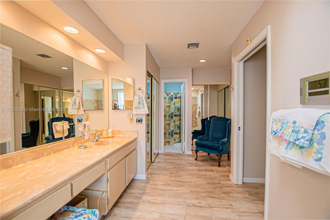 Recently Sold: $565,000 (3 beds, 2 baths, 1861 Square Feet)