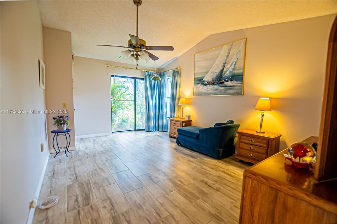 Recently Sold: $565,000 (3 beds, 2 baths, 1861 Square Feet)