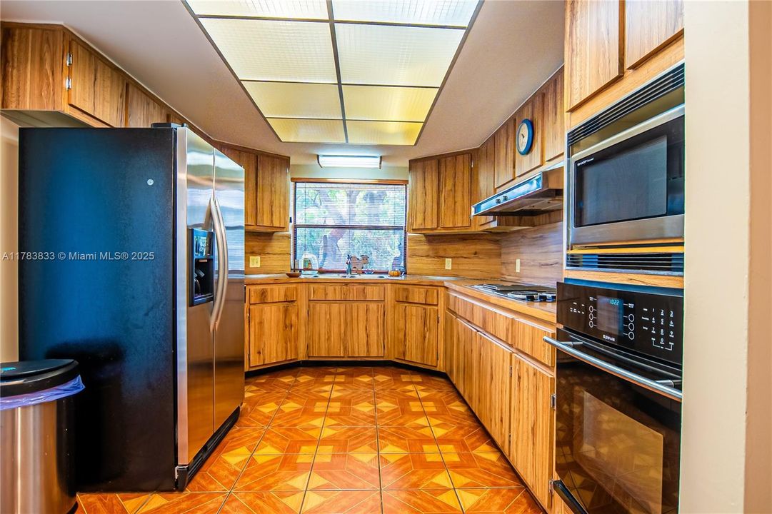 Recently Sold: $565,000 (3 beds, 2 baths, 1861 Square Feet)