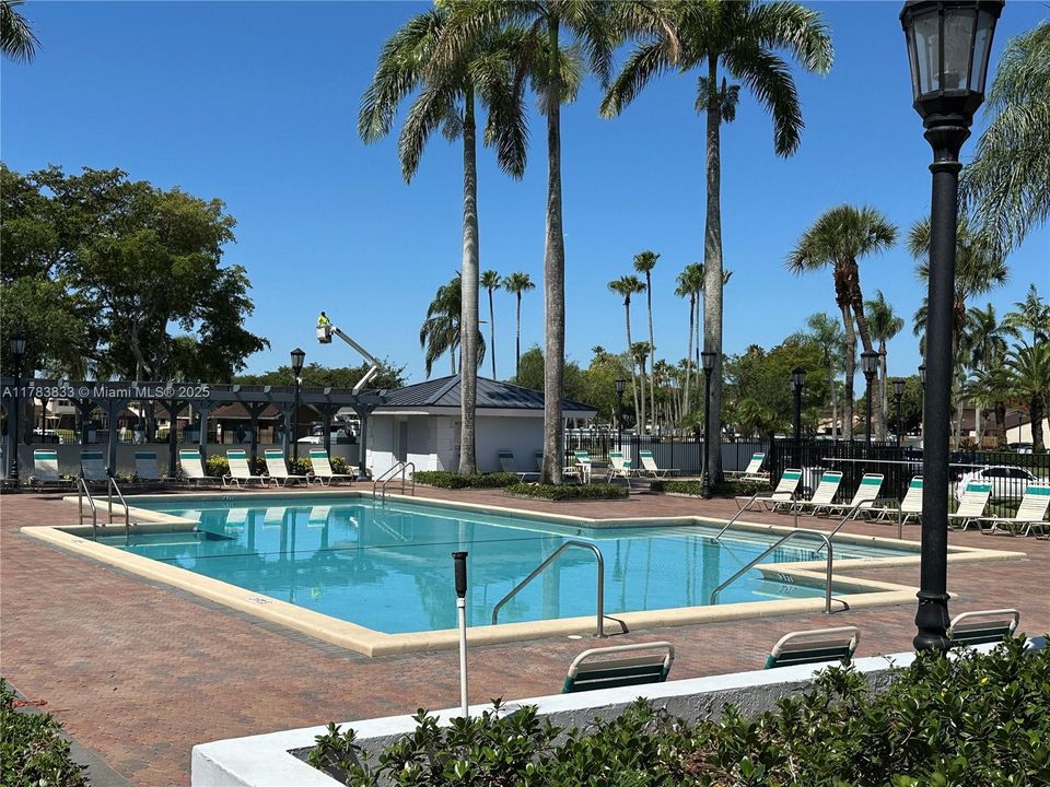 Recently Sold: $565,000 (3 beds, 2 baths, 1861 Square Feet)