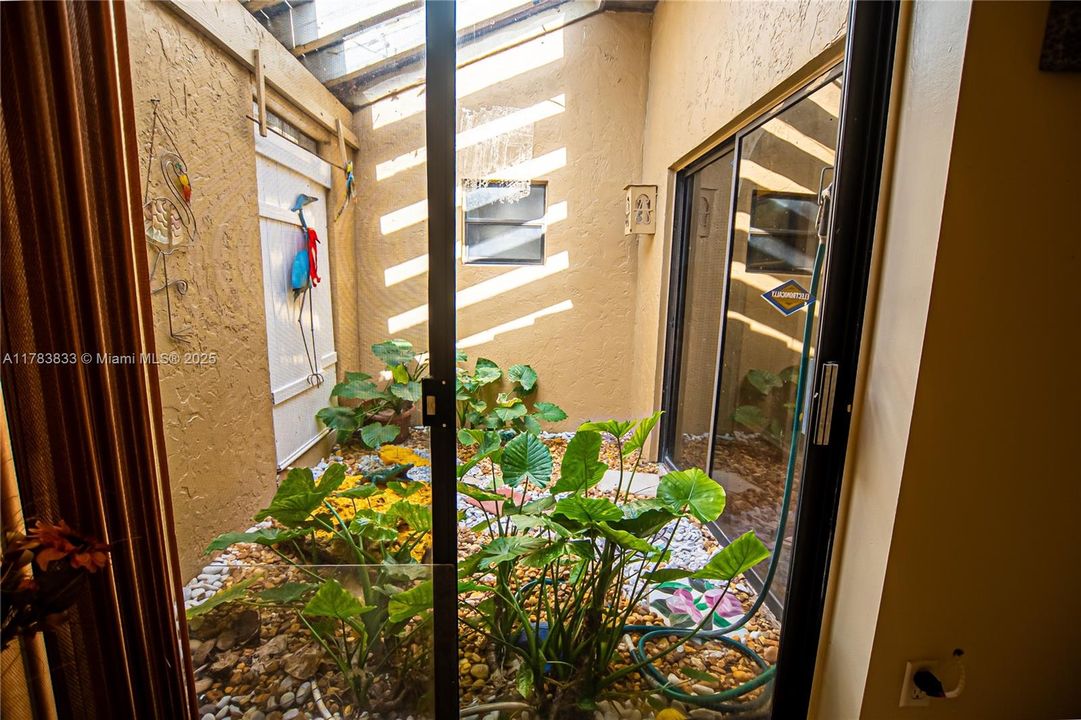 Recently Sold: $565,000 (3 beds, 2 baths, 1861 Square Feet)