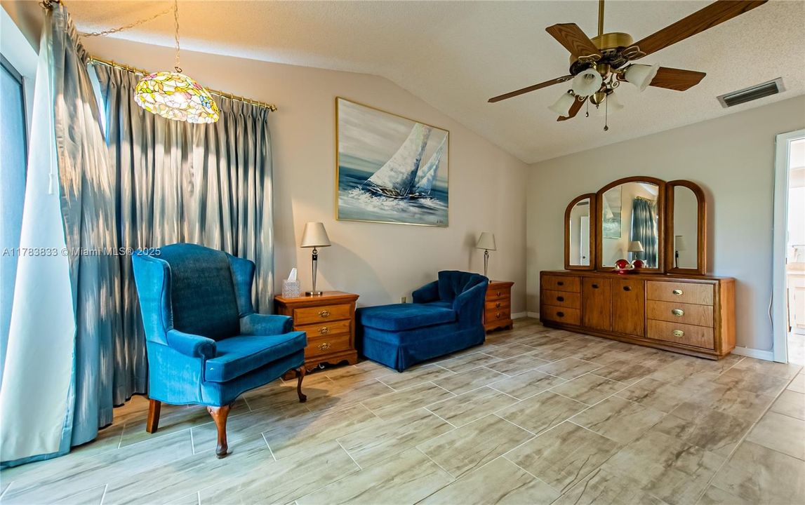 Recently Sold: $565,000 (3 beds, 2 baths, 1861 Square Feet)