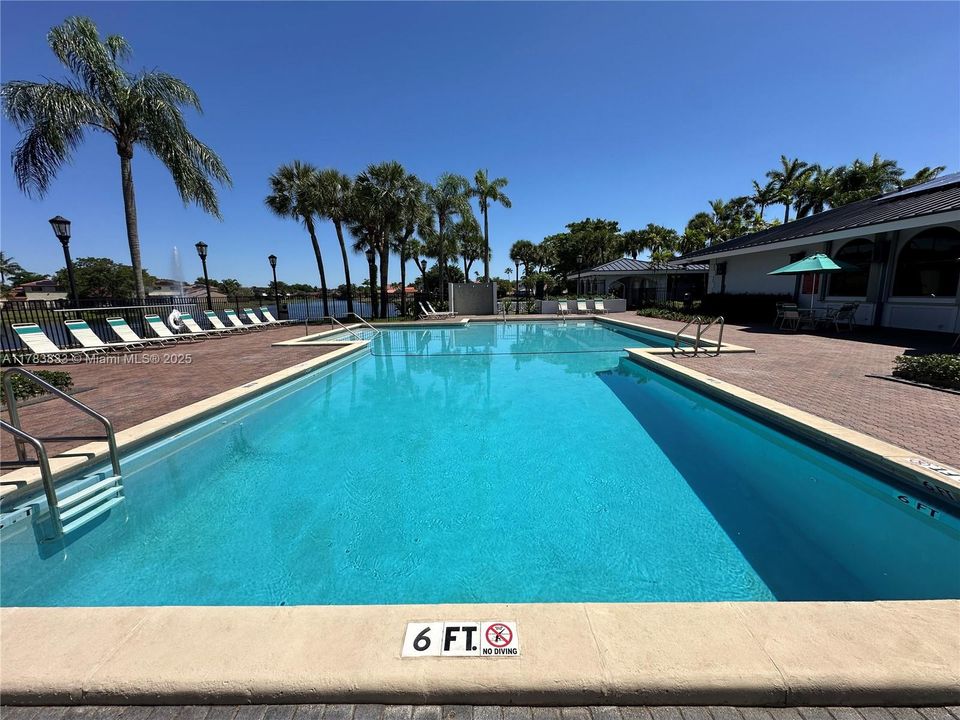 Recently Sold: $565,000 (3 beds, 2 baths, 1861 Square Feet)