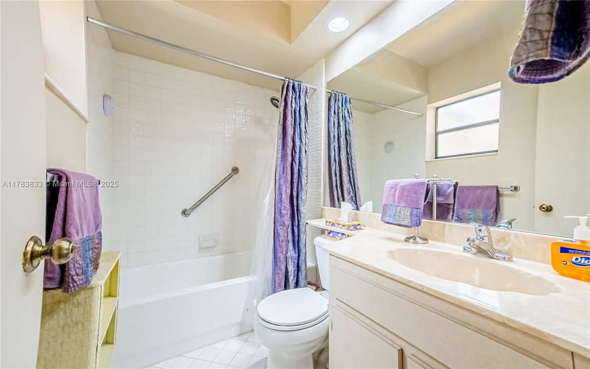 Recently Sold: $565,000 (3 beds, 2 baths, 1861 Square Feet)