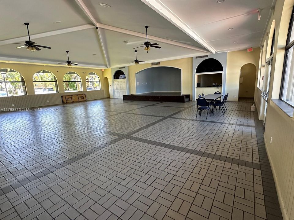 Recently Sold: $565,000 (3 beds, 2 baths, 1861 Square Feet)