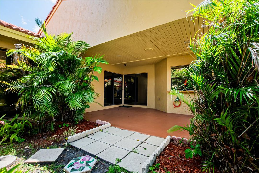 Recently Sold: $565,000 (3 beds, 2 baths, 1861 Square Feet)