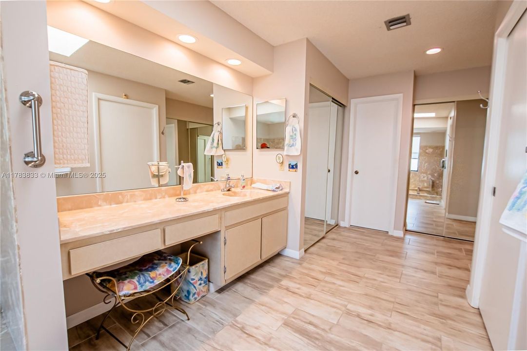 Recently Sold: $565,000 (3 beds, 2 baths, 1861 Square Feet)