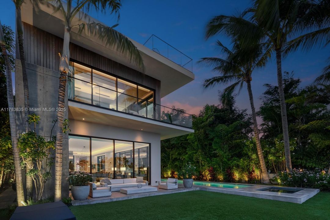 На продажу: $19,999,000 (4 спален, 4 ванн, 5146 Квадратных фут)