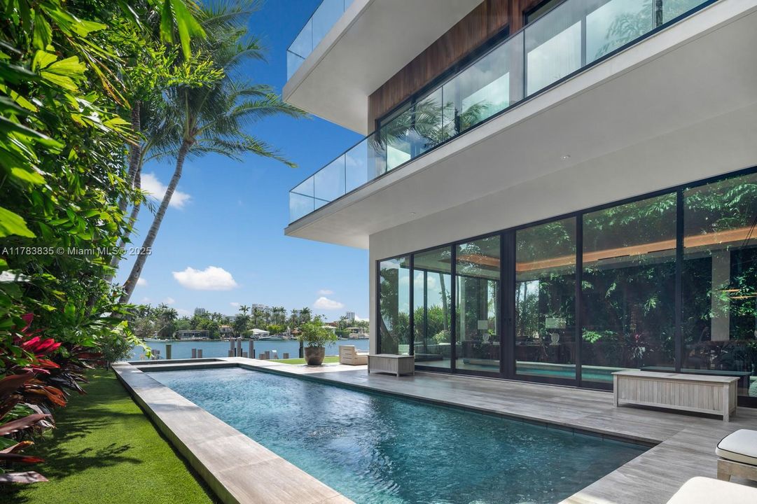 На продажу: $19,999,000 (4 спален, 4 ванн, 5146 Квадратных фут)
