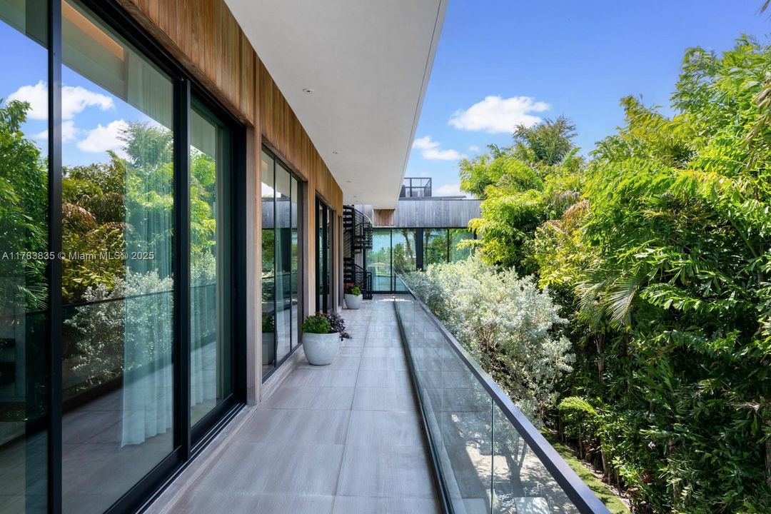 На продажу: $19,999,000 (4 спален, 4 ванн, 5146 Квадратных фут)