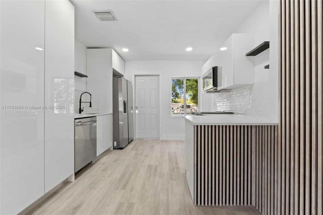 Недавно продано: $489,000 (3 спален, 2 ванн, 0 Квадратных фут)