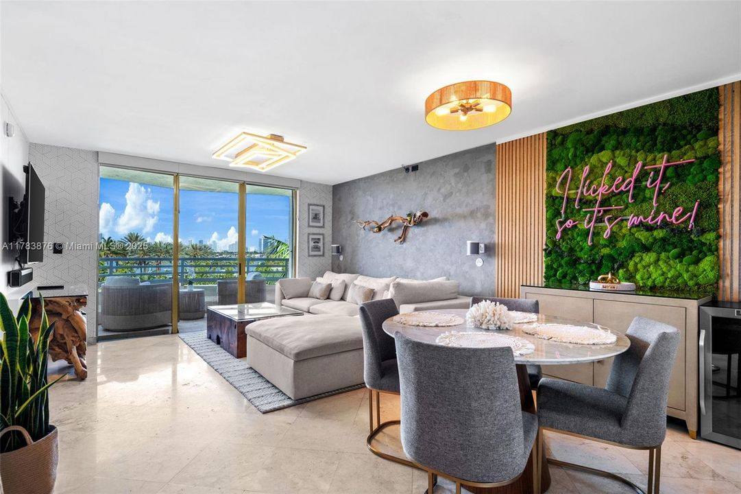 Недавно продано: $799,000 (2 спален, 2 ванн, 1040 Квадратных фут)